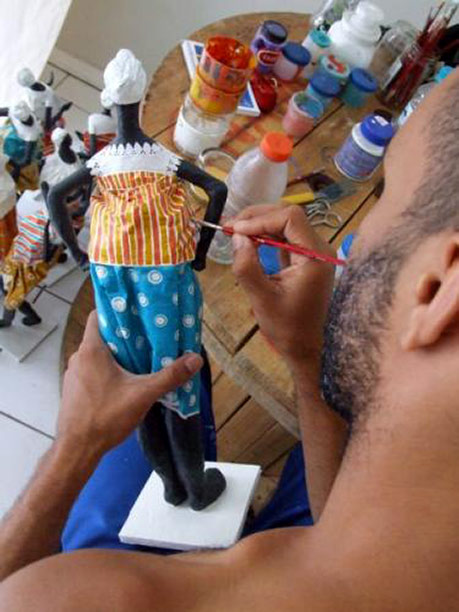 Papier mache artist Ubiratã Trindade