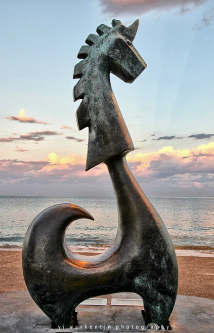 Puerto-Vallarta-Malecon-Sculptures-The-Good-Fortune-Unicorn-by-Aníbal-Riebeling----vi-warkentin-travel-photography