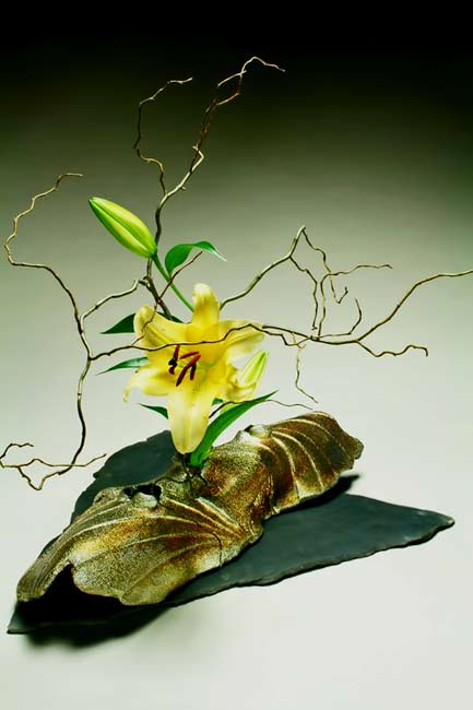 raku-ceramics-by-steven-forbes-desoule Ikebana vessel