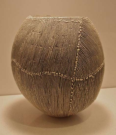 Sandy-Kinzie vessel with textural surface decoration