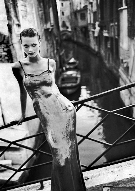 Shalom-Harlow-shot-by-Patrick-Demarchelier-for-Harper's-Bazaar-US-September-1993.