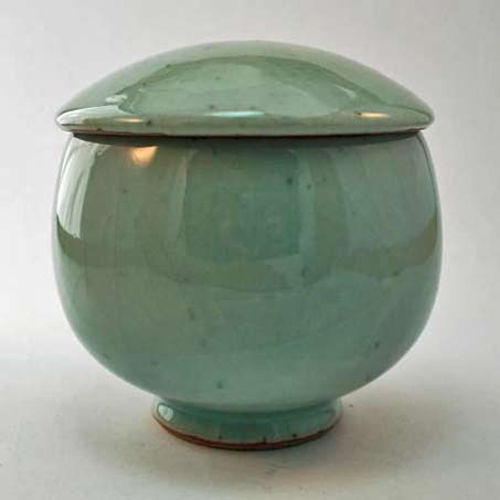 Shiga-Shigeo-lidded-green-ceramic vessel