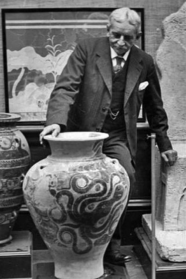Sir-Arthur-Evans-archaeologist-Knossos