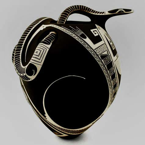 Spectacular-tobacco-snake-olla-by-artist-Olivia-Dominguez---Mata-Ortiz