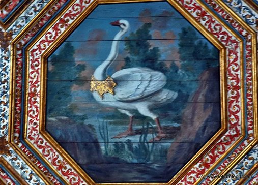 Swan-Hall,-Sintra-National-Palace-Entrance,-Sintra,-Portugal