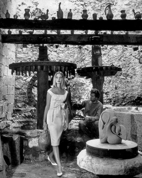 Tania Mallet-in-scoopnecked-cocktail-dress-in-italian-strawcloth-by-monbijou-photo-by-Vernier-in-Tourettes Sur Loup-south-of-france-vogue-july-1960