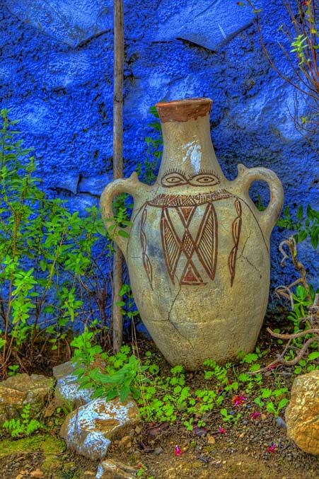 Rif pottery vessel