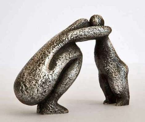 -Vanessa-Pooley Mother with child sculpture