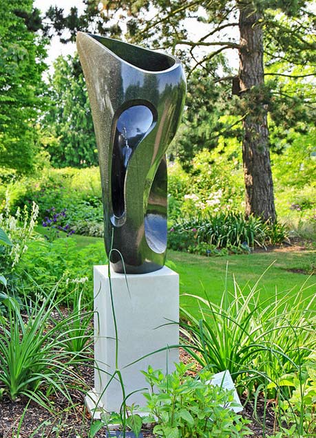 Whale sculpture by Munyaradz Jeche - Marc Pether Longman-flickr