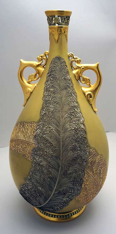worcester-aesthetic-movement-monumental-vase-and-feathers-decoration-1880s