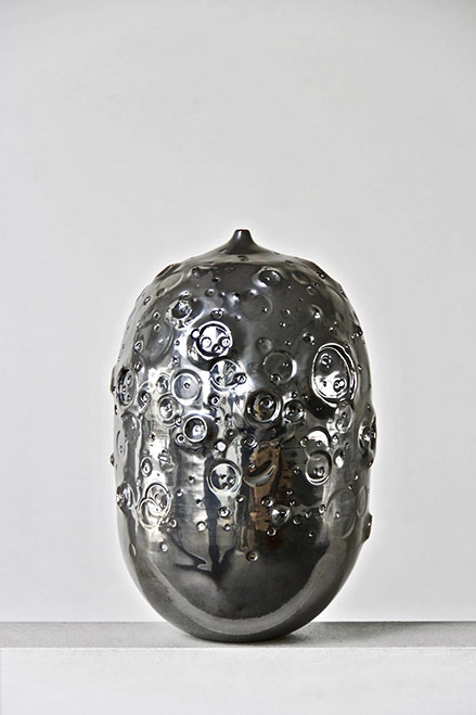 Wouter-Hoste-Ceramics-Lunar-Metal-Moon-vessel